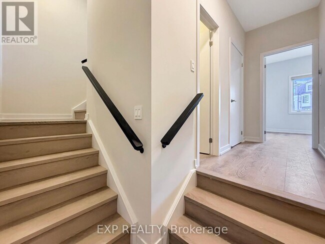 10 Honey Milk Ln in Richmond Hill, ON - Building Photo - Building Photo