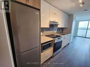 188-1188 Fairview Mall Dr in Toronto, ON - Building Photo - Building Photo