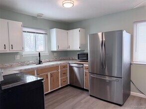 166 W Coy Ave in Hazel Park, MI - Building Photo - Building Photo