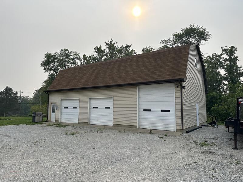 6131 N 450 W in Madison, IN - Building Photo