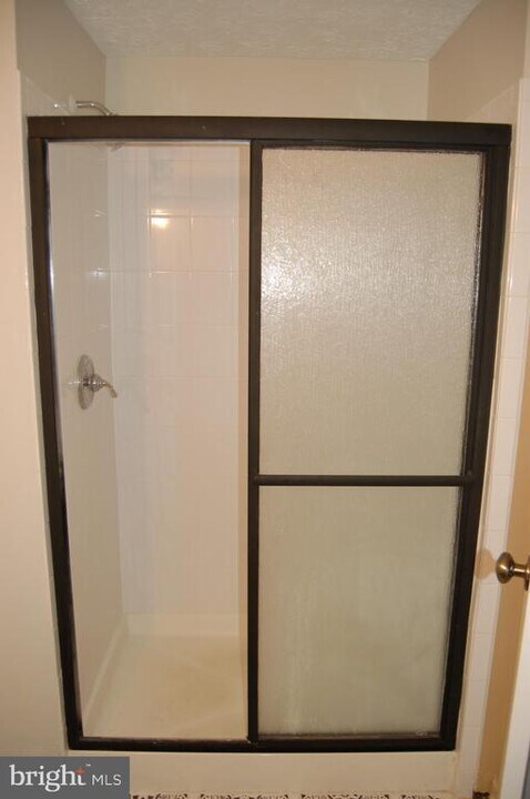 9114 Aspenpark Ct in Lorton, VA - Building Photo