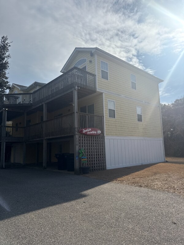 109 W Tateway Rd in Kitty Hawk, NC - Foto de edificio - Building Photo