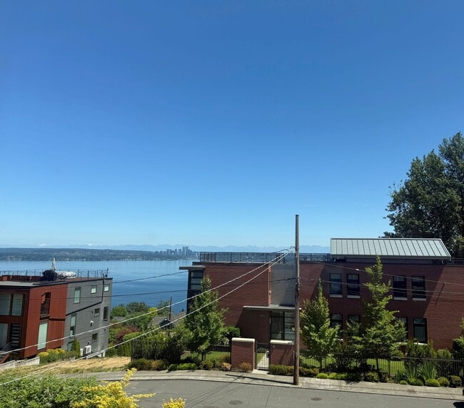 1371 32nd Ave S in Seattle, WA - Building Photo - Building Photo