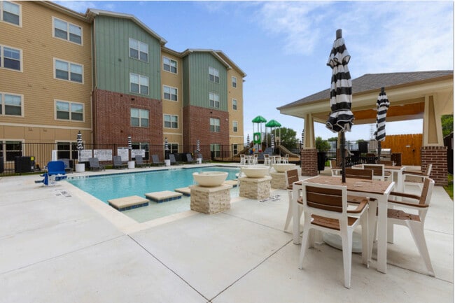 Avanti Viking Hills in Waco, TX - Building Photo - Building Photo