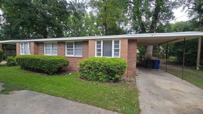 property at 820-822 S Bonham Rd
