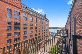343 Commercial St in Boston, MA - Building Photo - Building Photo