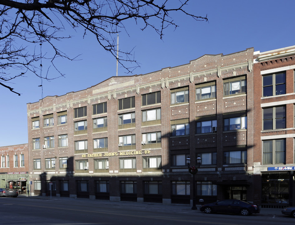 Father Johns Medicine in Lowell, MA - Foto de edificio