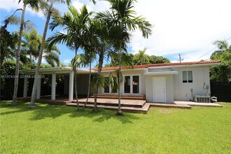 2436 SW 19th Ave in Miami, FL - Building Photo - Building Photo