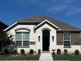 6032 Dandelion Dr in Aubrey, TX - Building Photo