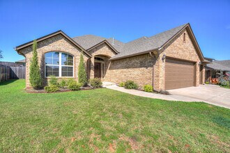 1713 Pinewood Dr in Moore, OK - Building Photo - Building Photo