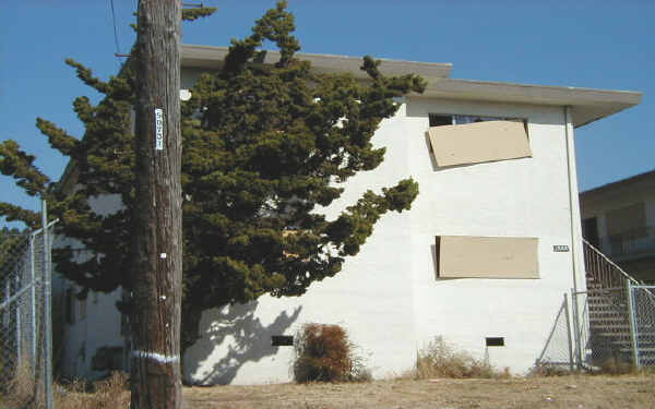 9300 Hillside St in Oakland, CA - Foto de edificio - Building Photo