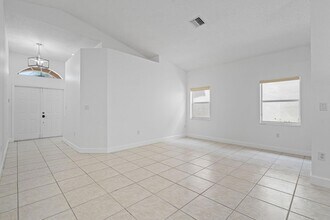 11255 NW 53rd Ln in Doral, FL - Building Photo - Building Photo