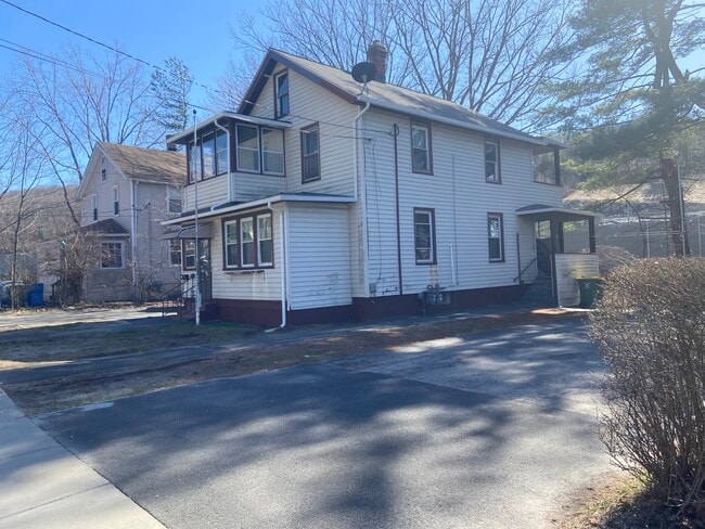 256 Plank Rd, Unit 2 floor in Waterbury, CT - Building Photo - Building Photo