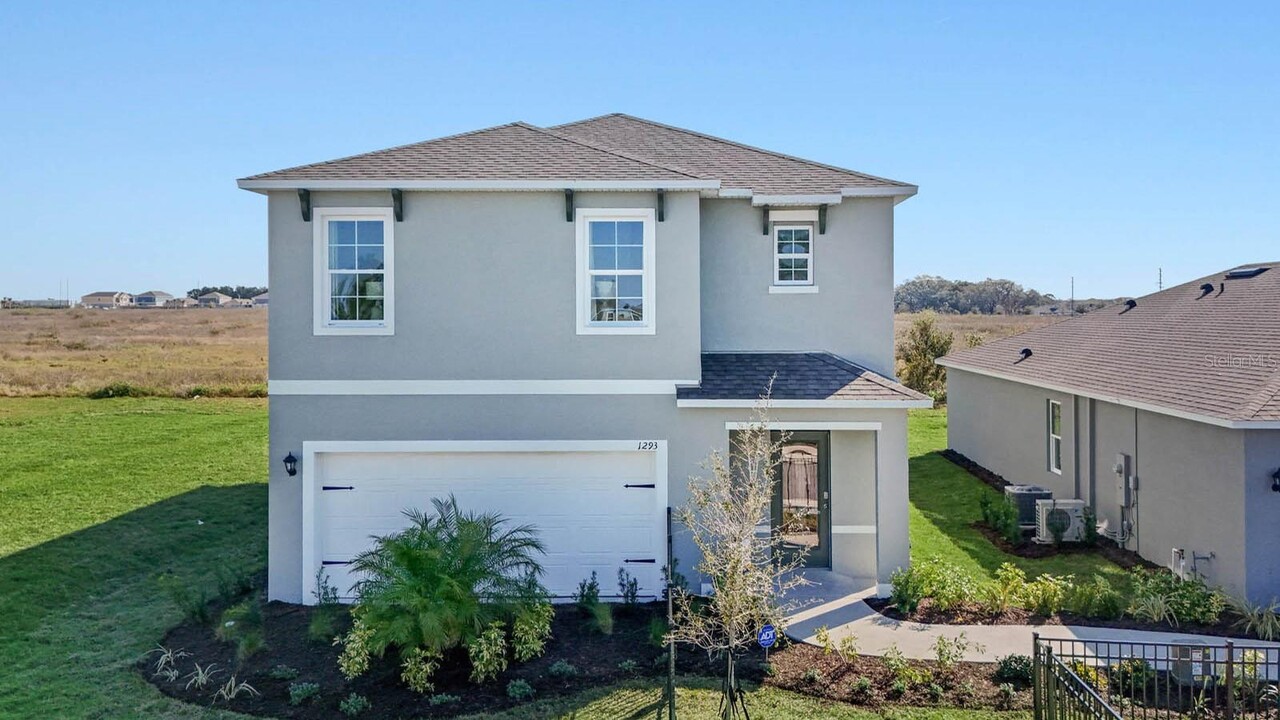 2614 Angel Falls Dr in Davenport, FL - Building Photo