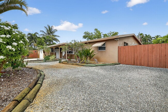 3761 SW 18th St in Fort Lauderdale, FL - Building Photo - Building Photo