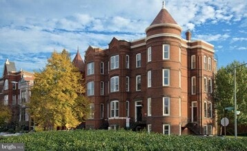 501 Seward Square SE in Washington, DC - Building Photo - Building Photo