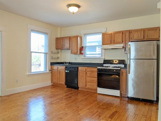 397 Washington St, Unit 1, Unit 1