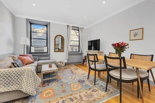421 W 21st St in New York, NY - Building Photo
