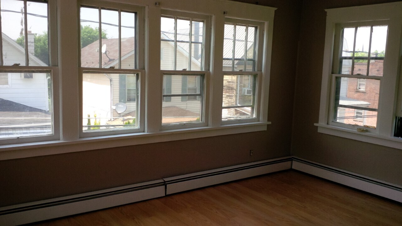 62 Hutson St in Wilkes-Barre, PA - Building Photo