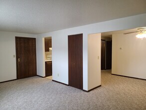 626 2nd Ave E in West Fargo, ND - Foto de edificio - Building Photo