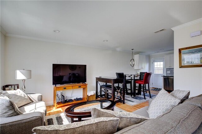 17 Mariner Way in Middletown, RI - Building Photo - Building Photo