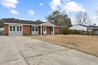 1217 Castle Dr in Jacksonville, NC - Building Photo - Building Photo