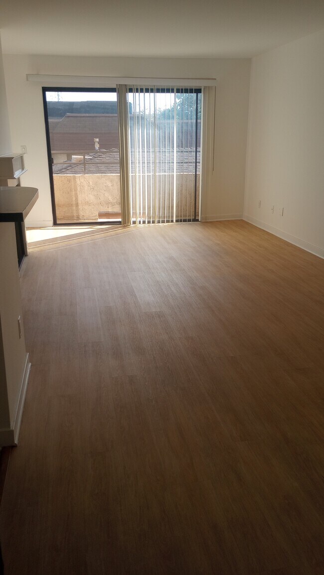 465 Oak Street Glendale, CA 91204 in Glendale, CA - Building Photo - Building Photo