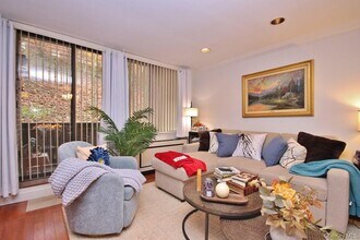 1374 Midland Ave in Yonkers, NY - Building Photo - Building Photo