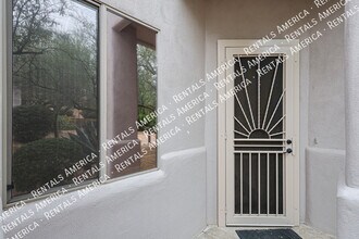 7402 Hum Rd, Unit 16 in Carefree, AZ - Foto de edificio - Building Photo