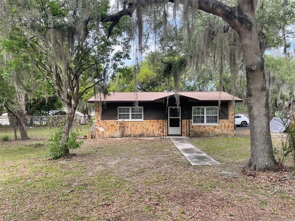 204 Callitris Ave in Polk City, FL - Building Photo