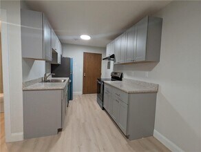 420 Woodward Rd in North Providence, RI - Building Photo - Building Photo