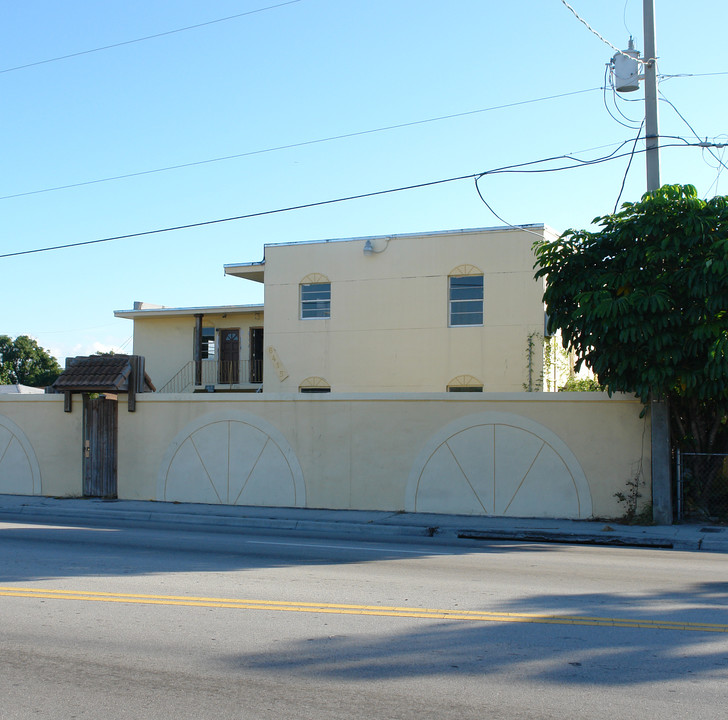 6415 NW 17th Ave in Miami, FL - Foto de edificio