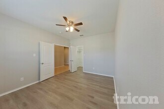 522 Golden Bell Dr in Glenn Heights, TX - Building Photo - Building Photo