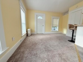 10 Spruce Ave, Unit 2A in Claremont, NH - Building Photo - Building Photo