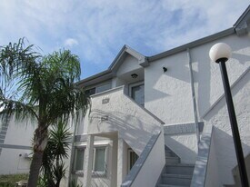 526 Beach Park Ln in Cape Canaveral, FL - Building Photo