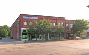 857-867 Washington St in Newton, MA - Foto de edificio - Building Photo
