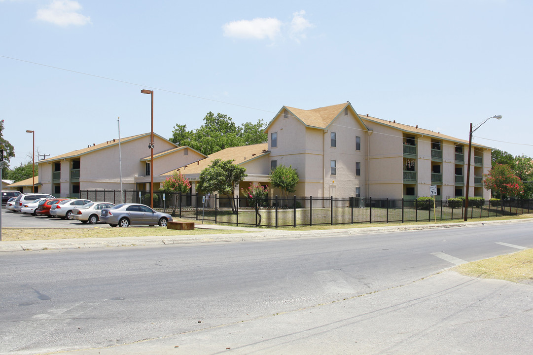 Sacred Heart Villa Apartments in San Antonio, TX - Building Photo