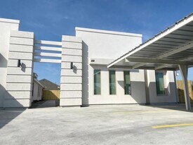 3815 Las Vistas Ln, Unit 5 in Mercedes, TX - Building Photo