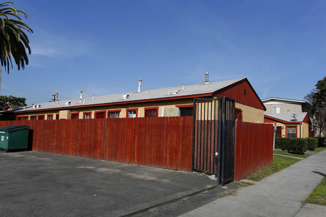 Cedar Ave. Apartments in Long Beach, CA - Building Photo - Building Photo