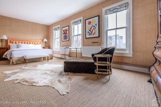 613 Warren St, Unit 2 in Hudson, NY - Foto de edificio - Building Photo