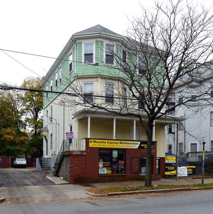 912-918 Atwells Ave in Providence, RI - Foto de edificio