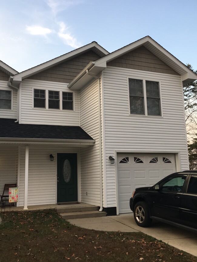 2 Rujon Drive, Unit 2
