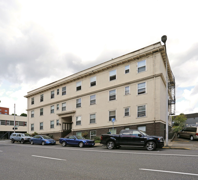 Columbia Manor in Portland, OR - Building Photo - Building Photo