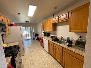 6608 Thornwood St in San Diego, CA - Foto de edificio - Building Photo