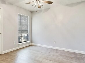 2324 Kingsford Ct in Arlington, TX - Building Photo - Building Photo