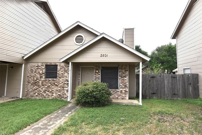 2801 W Slaughter Ln in Austin, TX - Building Photo - Building Photo