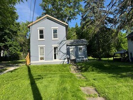 334 N Mantua St in Kent, OH - Building Photo