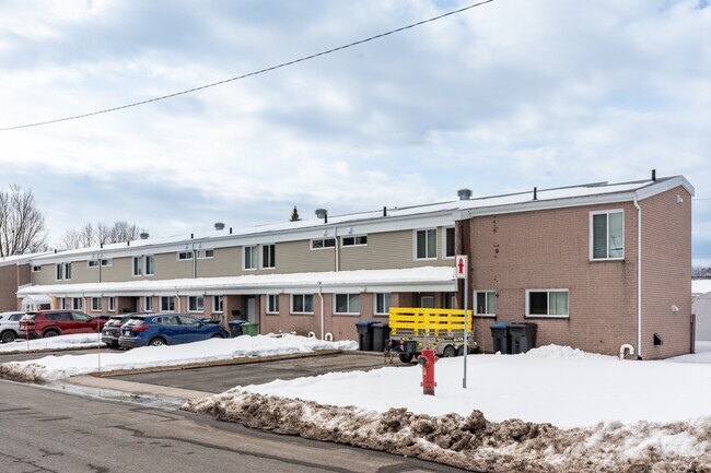 14 Victor-Hugo St in Lévis, QC - Building Photo - Building Photo