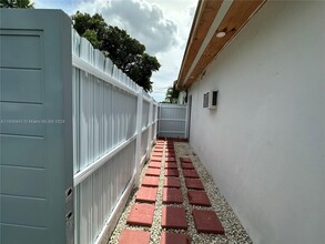 20625 Jacaranda Rd-Unit -1 in Cutler Bay, FL - Building Photo - Building Photo