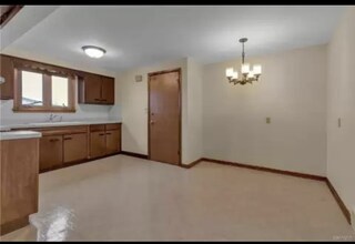 33 Rosemead Ln, Unit UPPER in Cheektowaga, NY - Foto de edificio - Building Photo